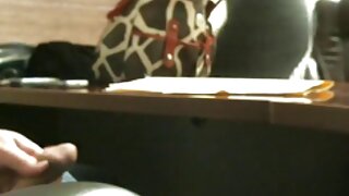 Симпатична молоденька відео секс брат і сестра в шкарпетках ділдо трахає кицьку ділдо в позі раком
